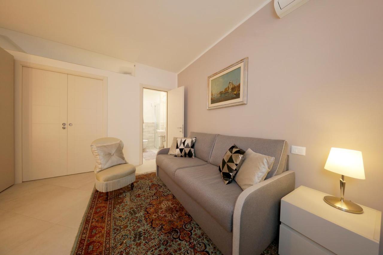 Siena Uptown - Sabrina'S Charming Apartment Exterior foto